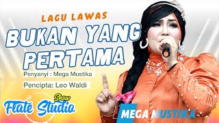 Download lagu BUKAN YANG PERTAMA   Ft.  Mega Mustika & Vina Mustika (Duet Adik & Kaka) | Flate Studio Vol. 47 mp3