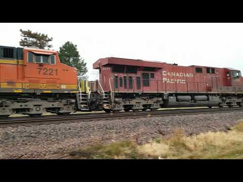 CP 8803/BNSF 7221 bring CP 287 through Des Plaines