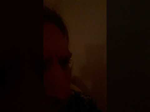 Bosse Bildoktorn under motorhuven.