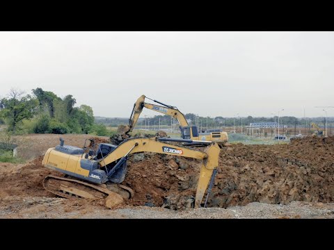 Excavator Showdown: XCMG vs. Hyundai! Epic Foundation Dig (4K)