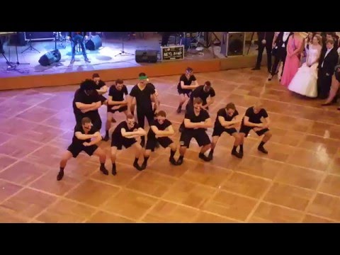 Půlnoční překvapení - HAKA - ples Obchodní akademie Chrudim - 8.1.2016