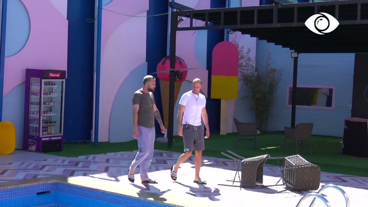 Pse i hodhe këpucët/ Kristi-Luizit: Kini kujdes me sendet personale