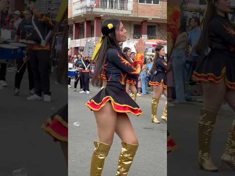 Dayana en Chone #desfile