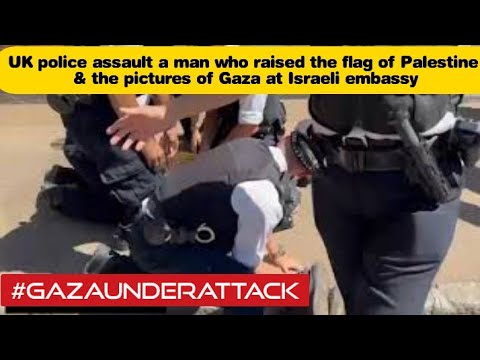 UK police assault a man who raised the flag of Palestine and the pictures of Gaza at Israeli embassy