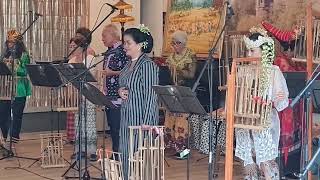 Download lagu Angklung Diapora (Soerabaja) mp3