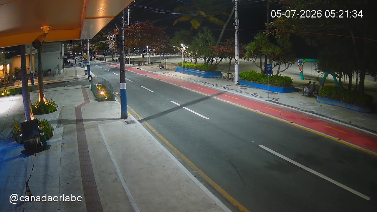 Live webcam view of Avenida Atlântica Beachfront Cam