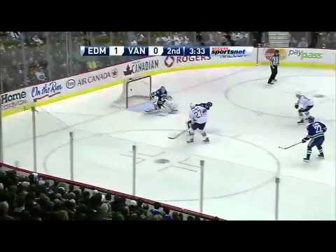 Vancouver Canucks vs Edmonton Oilers Highlights 12/26/10
