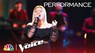 Kelly Clarkson Performs &quot;Heat&quot; - The Voice 2018 Live Top 10 Eliminations