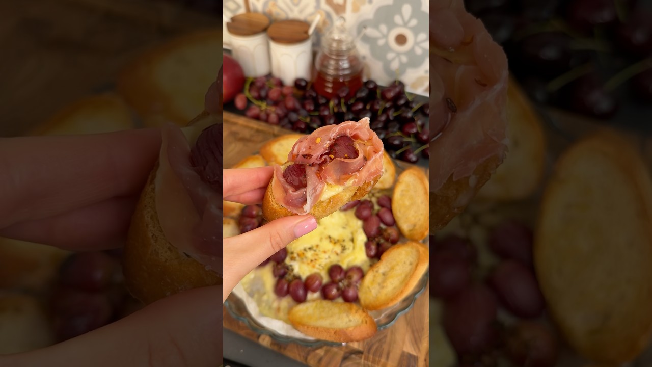 Camembert Bake with Grapes 🍇 #camembert #easyrecipes #cheeselover #comfortfood #foodideas