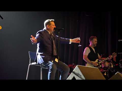 TONY HADLEY (Spandau Ballet), Through the barricades + band intro, Oostende, 2025