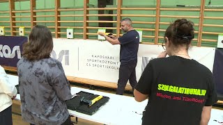 Lézerfegyvert ragadtak a Kodályosok