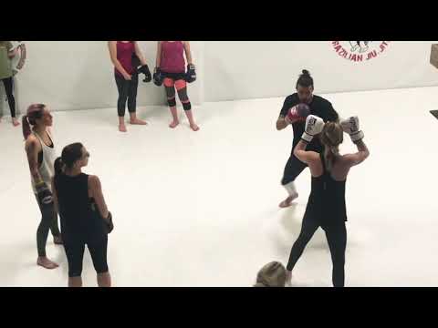Women’s kickboxing class