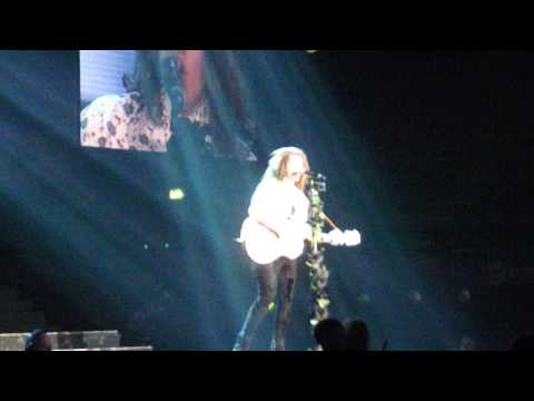 Luke Friend - Kiss From A Rose @ London, Wembley Arena 09/03/2014