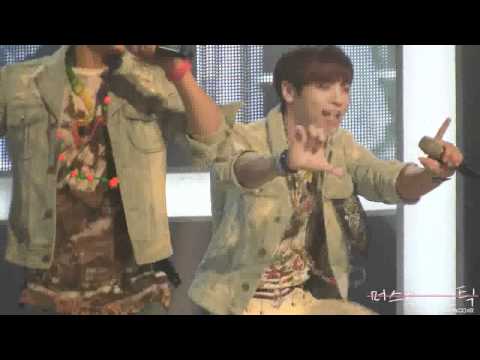 [fancam] 120327 SHINee Jonghyun run back to his position in Sherlock @ Sнów Cнáмpión