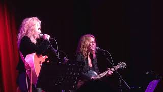 SHELBY Lynne & ALLISON Moorer "Silver Wings" song by Merle Haggard (Nashville, 1 September 2017)