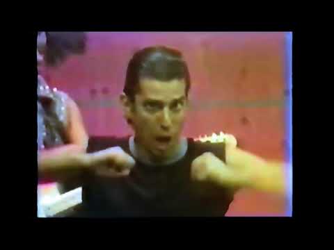 Lennie Baker of Sha na na sings Blue Moon, Pilot episode, season 1 episode 0