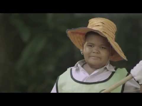 Аула сыпырушы бала