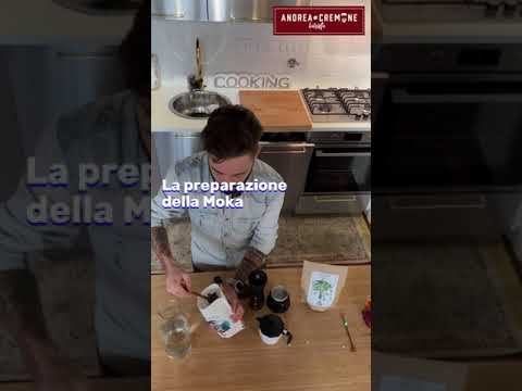 Preparazione dell Caffè con la classica moka caffettiera italiana - Andrea Cremone - Tazze pazze
