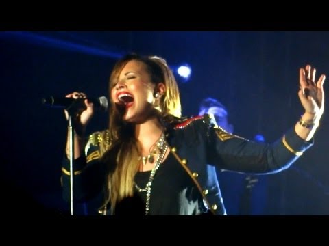 Demi Lovato - Nightingale - Neon Lights Tour - Porto Alegre/RS - Brasil (03.05.14)