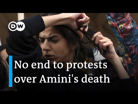 世界各地婦女剪髮聲援伊朗抗議者 | DW新聞 (Women around the world cut their hair in solidarity with Iranian protesters | DW News)