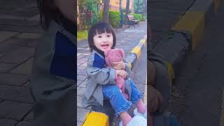 小舞在路边捡到一个小女孩儿，舞桐失宠了~#斗罗大陆小舞#萌萌与舞桐