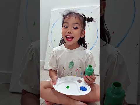Kids Learn How to Make Green using Blue and Yellow Paint