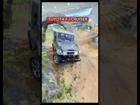 HGRC HG4-211 1/16 Toyota FJ40 AWD RC Crawler RTR with Smoke Unit, Lights, Sound & Metal Drive Shafts