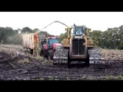 Maishäckseln extrem,Raupe zieht McCormick,john deere