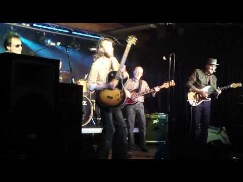 CHICO AND THE MOJO ( 1) à VICQ BLUES le 28 MAI 2011