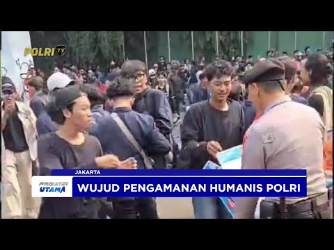 AKSI HUMANIS POLRI BAGIKAN AIR MINERAL KEPADA DEMONSTRAN