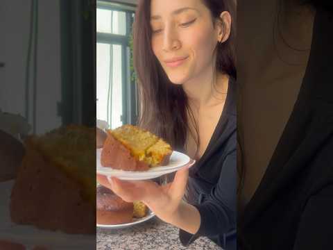 Carrot cake 🎂 (4eggs, vanilla, 1cup of oil, 1/2 cup honey, 3 cups flour, 4 carrots, 1/2cup walnuts)