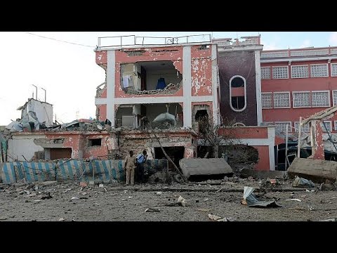 Attacco a un hotel di Mogadiscio. Almeno 13 morti. Gli shabaab rivendicano