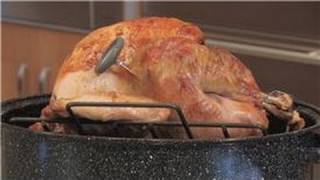 Cooking & Kitchen Tips : How to Bake a Turkey in a Convection Oven