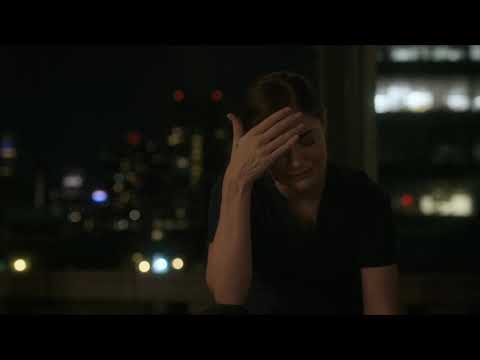 Bloom Chora Por Causa Da Perna Sharpe a Consola  New Amsterdam