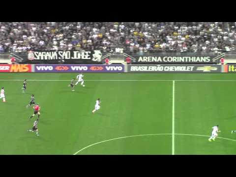Walter p�ra chute de Lucas Pratto com bonita defesa