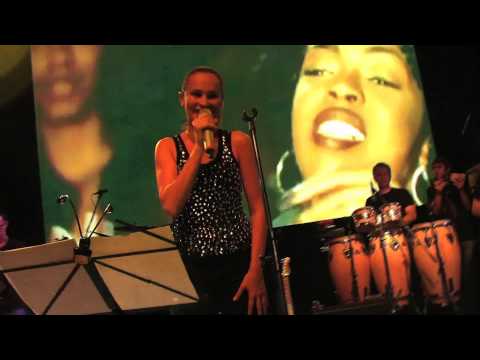 Hamleti a Monika Absolonová - Dvě malá křídla půjdou dál