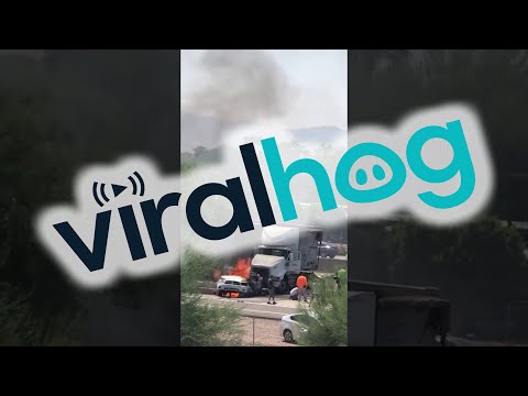 Citizens Rescue Victims in Multiple Vehicle Crash in Phoenix || ViralHog