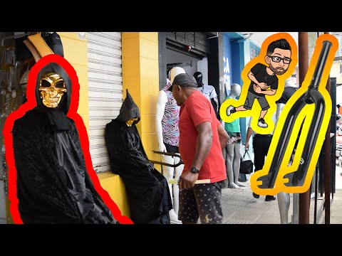 PEGADINHA HALLOWEEN - ASSUSTANDO PESSOAS - Halloween Prank
