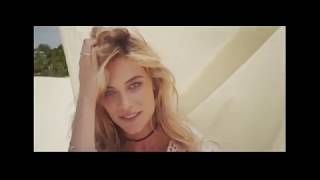 トレンド　スタイル抜群のセクシー美女