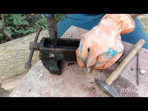 Rusty Stuck Vise Restoration || The Indian Restorer