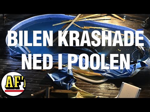 Bil kraschade ner i pool – föraren smet från platsen