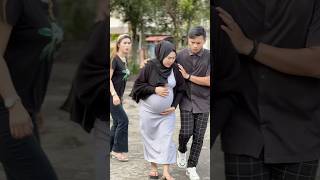 Download lagu Ibu hamil butuh pertolongan #shorts mp3