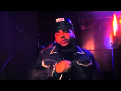 Yung H - Performing Hundreds live