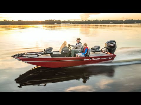 TRACKER Bass Tracker Classic XL Aluminum Fishing Boat