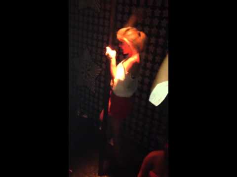 Giordanna Forte no pole dancing @ Wallpaper The Week Rio! @thiaraujo