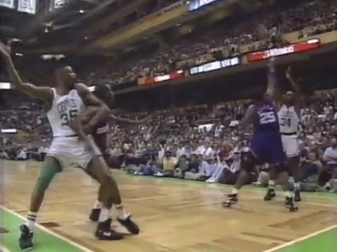 One of Reggie Lewis' Last Big Performances (Drops 32 on the Suns)