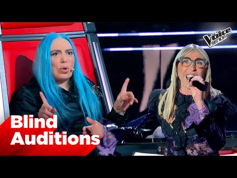 Maria sings “La luna bussò” by Loredana Bertè | The Voice Senior Italy Blind Auditions