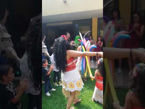 Marina festejando su fiesta de Moana