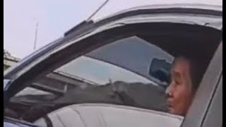 左轉不打方向燈又突然驟停🙄（已檢舉）