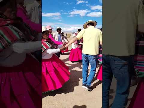 Así recibió Santiago de Collana al gobernador Luis Revilla